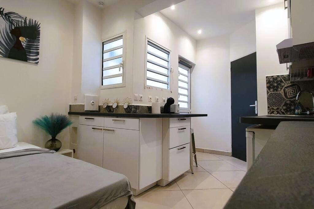 Studio Pour 2 Personnes Proche De L'Hopital Et Du Jardin De L'Etat Saint-Denis Exterior foto