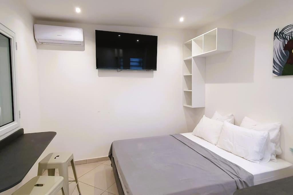 Studio Pour 2 Personnes Proche De L'Hopital Et Du Jardin De L'Etat Saint-Denis Exterior foto