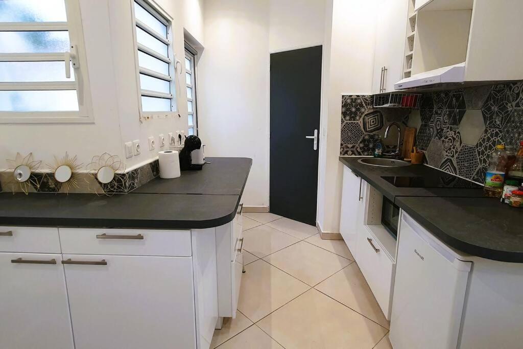 Studio Pour 2 Personnes Proche De L'Hopital Et Du Jardin De L'Etat Saint-Denis Exterior foto